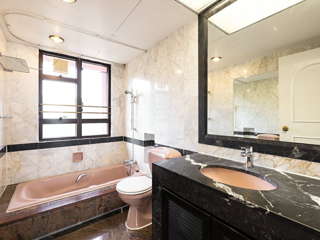 https://img.propertyraptor.com/cdn-cgi/imagedelivery/KD5bF_AFL0JDTbKLWF7z9g/ap8/ap8_001/hornet/prp/img/b9d7adea4c5366f566ab44d592a93f99.jpg/public