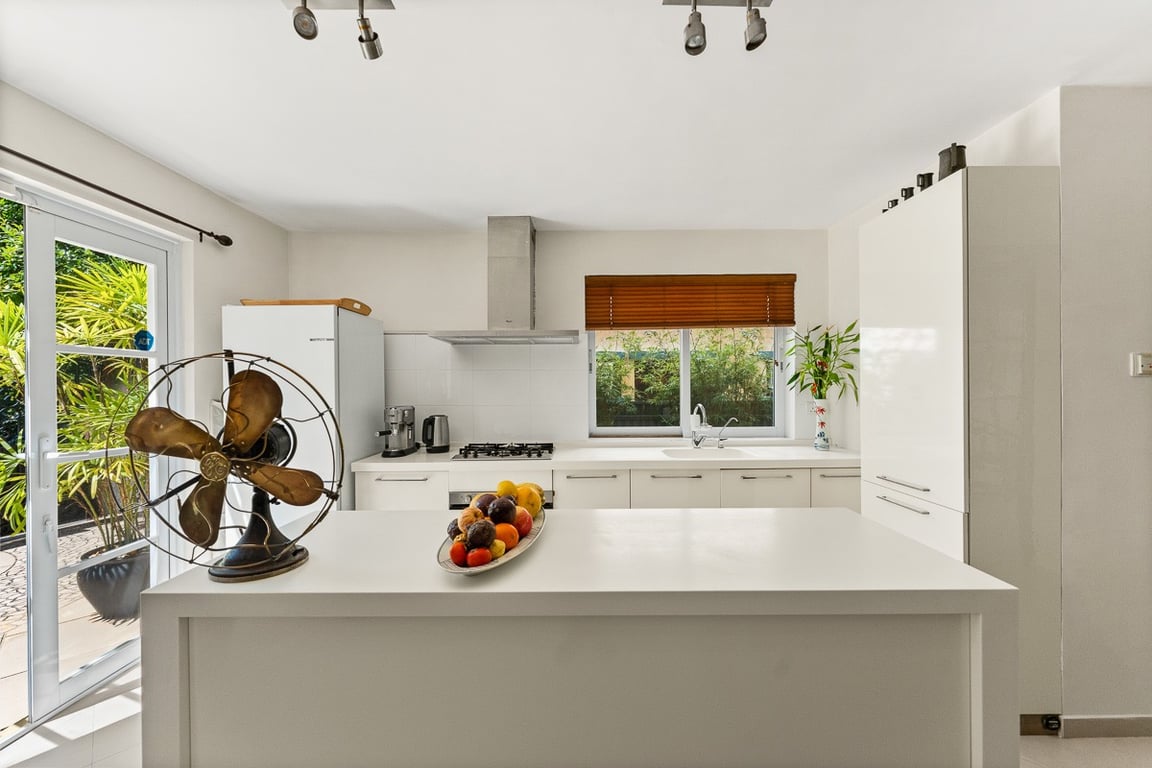 https://img.propertyraptor.com/cdn-cgi/imagedelivery/KD5bF_AFL0JDTbKLWF7z9g/ap8/ap8_001/hornet/prp/img/b9e9bfe2cf5268fb9d803efb02ad8047-wtm.jpg/public