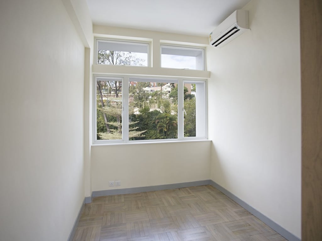 https://img.propertyraptor.com/cdn-cgi/imagedelivery/KD5bF_AFL0JDTbKLWF7z9g/ap8/ap8_001/hornet/prp/img/b9f36427147231641fcea411c566e449.jpg/public