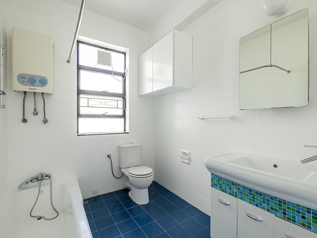 https://img.propertyraptor.com/cdn-cgi/imagedelivery/KD5bF_AFL0JDTbKLWF7z9g/ap8/ap8_001/hornet/prp/img/ba305fc2ae939c6de69dddb73d6e04ac.jpg/public