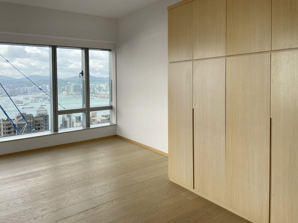 https://img.propertyraptor.com/cdn-cgi/imagedelivery/KD5bF_AFL0JDTbKLWF7z9g/ap8/ap8_001/hornet/prp/img/ba48c658adad975f253246d3ddff4fca.jpg/public