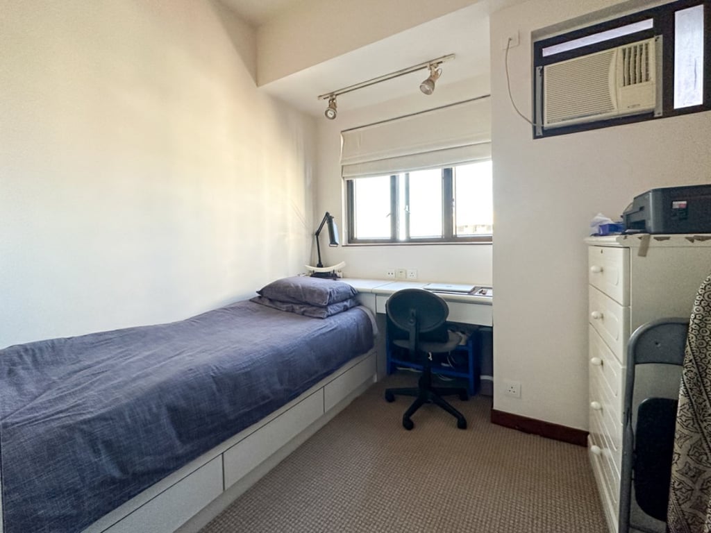 https://img.propertyraptor.com/cdn-cgi/imagedelivery/KD5bF_AFL0JDTbKLWF7z9g/ap8/ap8_001/hornet/prp/img/ba4bce356cca29e5d7047fc2ae94f453.jpg/public