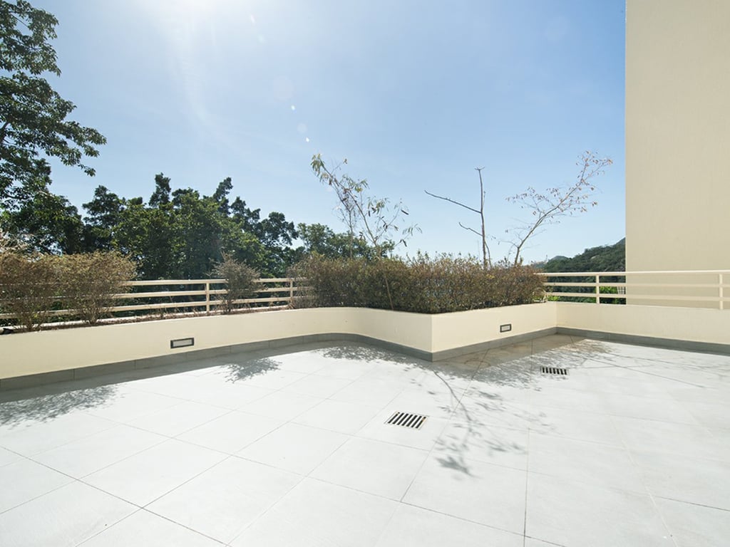 https://img.propertyraptor.com/cdn-cgi/imagedelivery/KD5bF_AFL0JDTbKLWF7z9g/ap8/ap8_001/hornet/prp/img/ba6bc2e266e510c1790a3f25e57be8e5.jpg/public