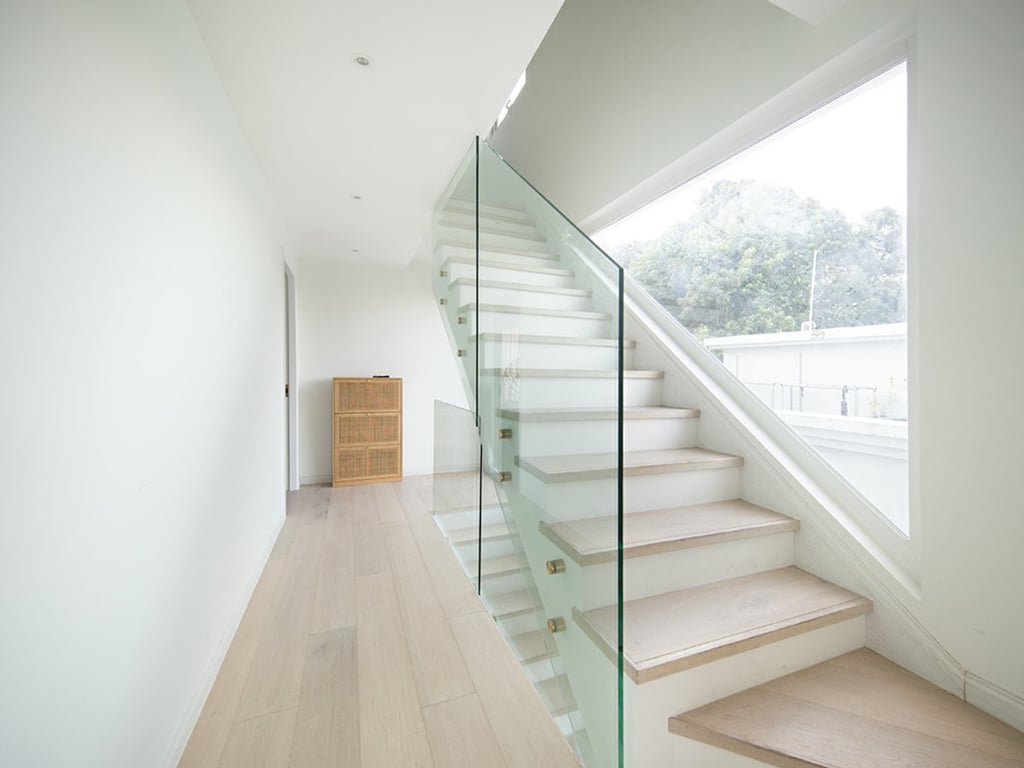 https://img.propertyraptor.com/cdn-cgi/imagedelivery/KD5bF_AFL0JDTbKLWF7z9g/ap8/ap8_001/hornet/prp/img/ba7e5e000c48c245e6d997d433bf74dc.jpg/public