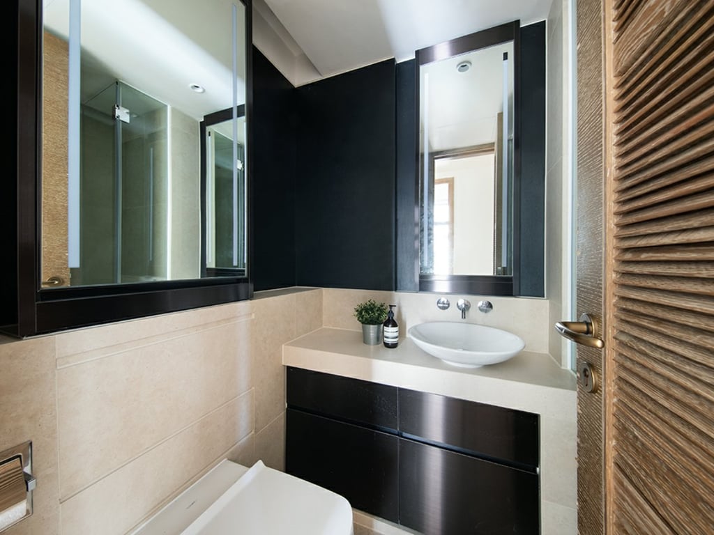 https://img.propertyraptor.com/cdn-cgi/imagedelivery/KD5bF_AFL0JDTbKLWF7z9g/ap8/ap8_001/hornet/prp/img/bad797c77a5ba72b14d3305a8199e872.jpg/public