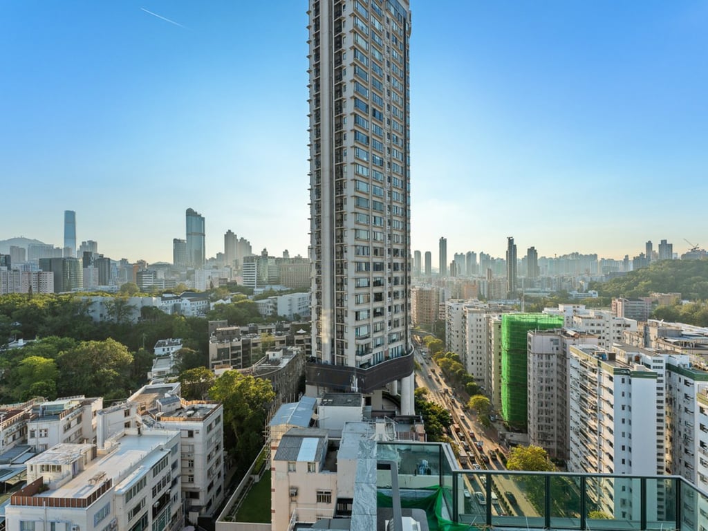 https://img.propertyraptor.com/cdn-cgi/imagedelivery/KD5bF_AFL0JDTbKLWF7z9g/ap8/ap8_001/hornet/prp/img/baf4205337f52c1251a16d33671898b9-wtm.jpg/public