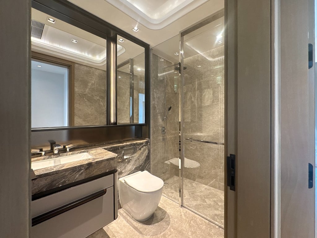 https://img.propertyraptor.com/cdn-cgi/imagedelivery/KD5bF_AFL0JDTbKLWF7z9g/ap8/ap8_001/hornet/prp/img/bafdcf8c2bfbd9d607eb58ef9f31d740-wtm.jpg/public