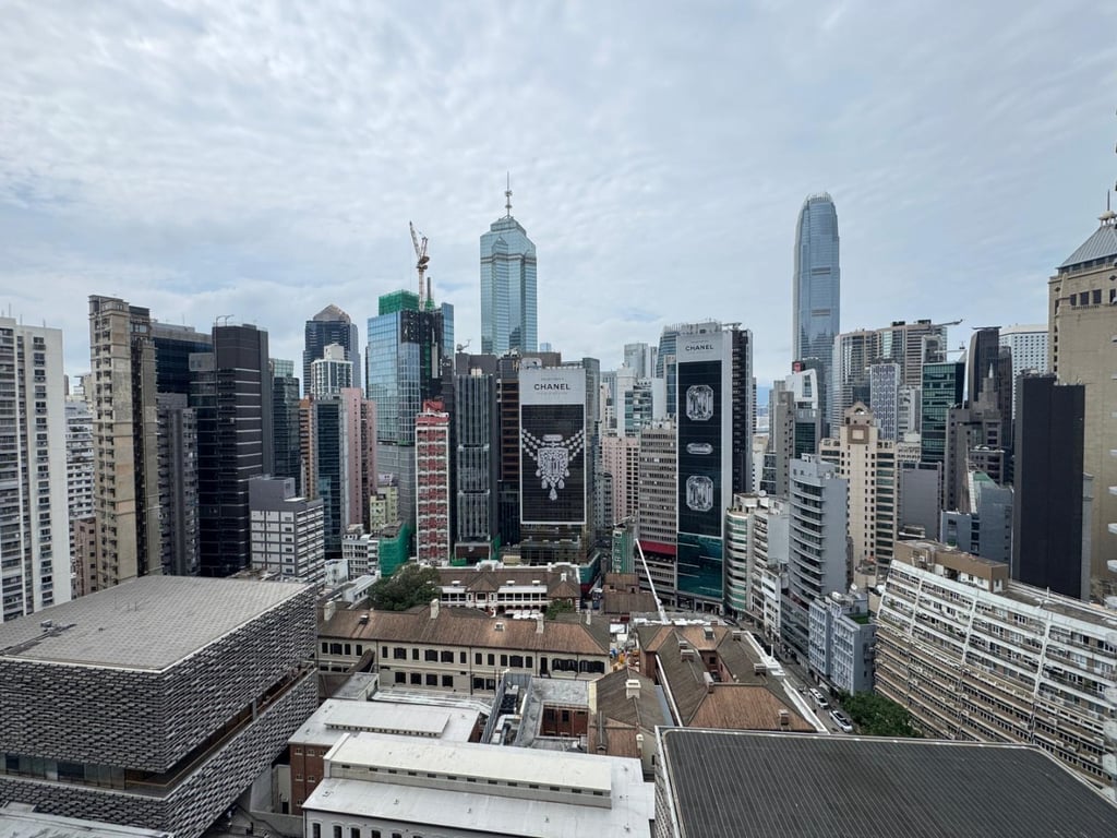 https://img.propertyraptor.com/cdn-cgi/imagedelivery/KD5bF_AFL0JDTbKLWF7z9g/ap8/ap8_001/hornet/prp/img/bb233c58dd40b0d59b760e3ace7d970d-wtm.jpg/public