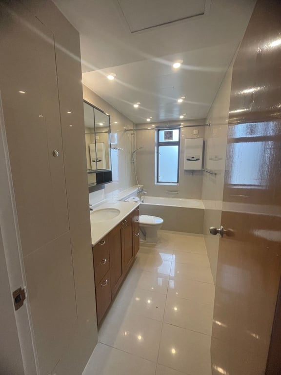https://img.propertyraptor.com/cdn-cgi/imagedelivery/KD5bF_AFL0JDTbKLWF7z9g/ap8/ap8_001/hornet/prp/img/bb415b226c3b4c7eb5e6220a90788a18-wtm.jpg/public