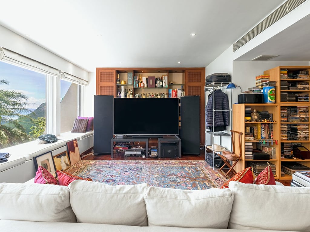 https://img.propertyraptor.com/cdn-cgi/imagedelivery/KD5bF_AFL0JDTbKLWF7z9g/ap8/ap8_001/hornet/prp/img/bb48c8e8e010b7ad1ed9c5f59d140786.jpg/public