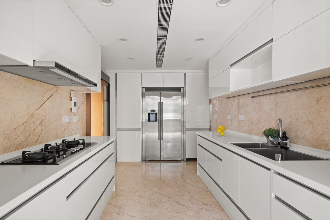 https://img.propertyraptor.com/cdn-cgi/imagedelivery/KD5bF_AFL0JDTbKLWF7z9g/ap8/ap8_001/hornet/prp/img/bb7fc8c04817026c0021358a5075b8dc-wtm.jpg/public