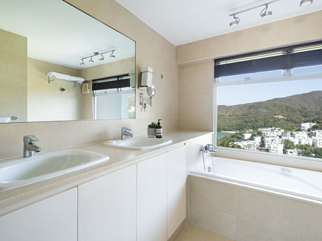 https://img.propertyraptor.com/cdn-cgi/imagedelivery/KD5bF_AFL0JDTbKLWF7z9g/ap8/ap8_001/hornet/prp/img/bb81d8812e0c634657d038a7340e3b5a.jpg/public