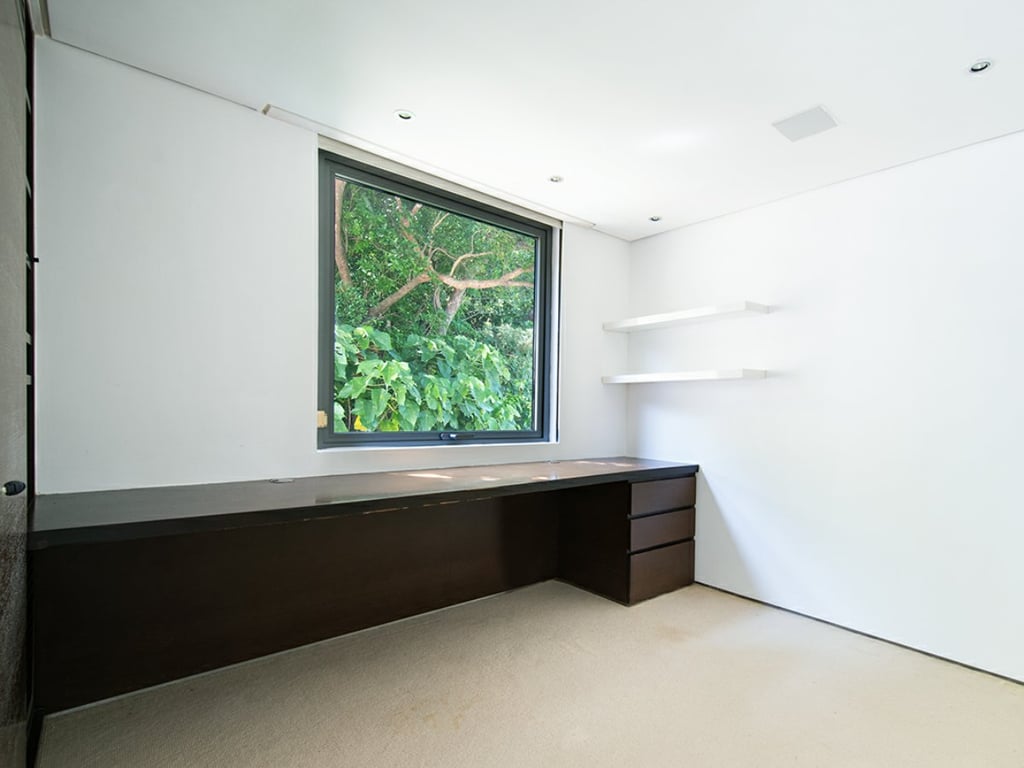 https://img.propertyraptor.com/cdn-cgi/imagedelivery/KD5bF_AFL0JDTbKLWF7z9g/ap8/ap8_001/hornet/prp/img/bbe2a871b1ffaf97f8cdecd0a24aec8a.jpg/public