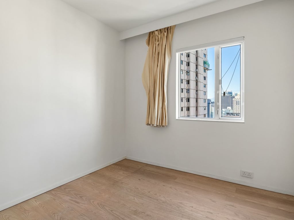 https://img.propertyraptor.com/cdn-cgi/imagedelivery/KD5bF_AFL0JDTbKLWF7z9g/ap8/ap8_001/hornet/prp/img/bc0c6ed3935b731452ef58b2877f3106.jpg/public