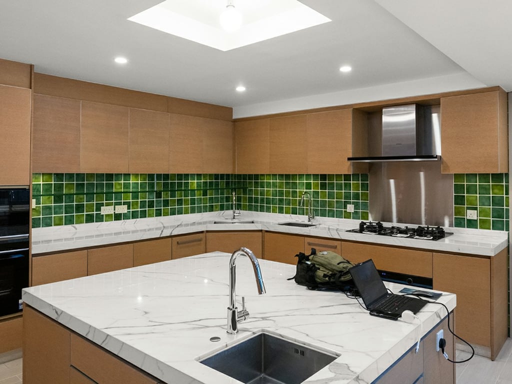 https://img.propertyraptor.com/cdn-cgi/imagedelivery/KD5bF_AFL0JDTbKLWF7z9g/ap8/ap8_001/hornet/prp/img/bc50c320e635a9191b20fcc6015b081b.jpg/public