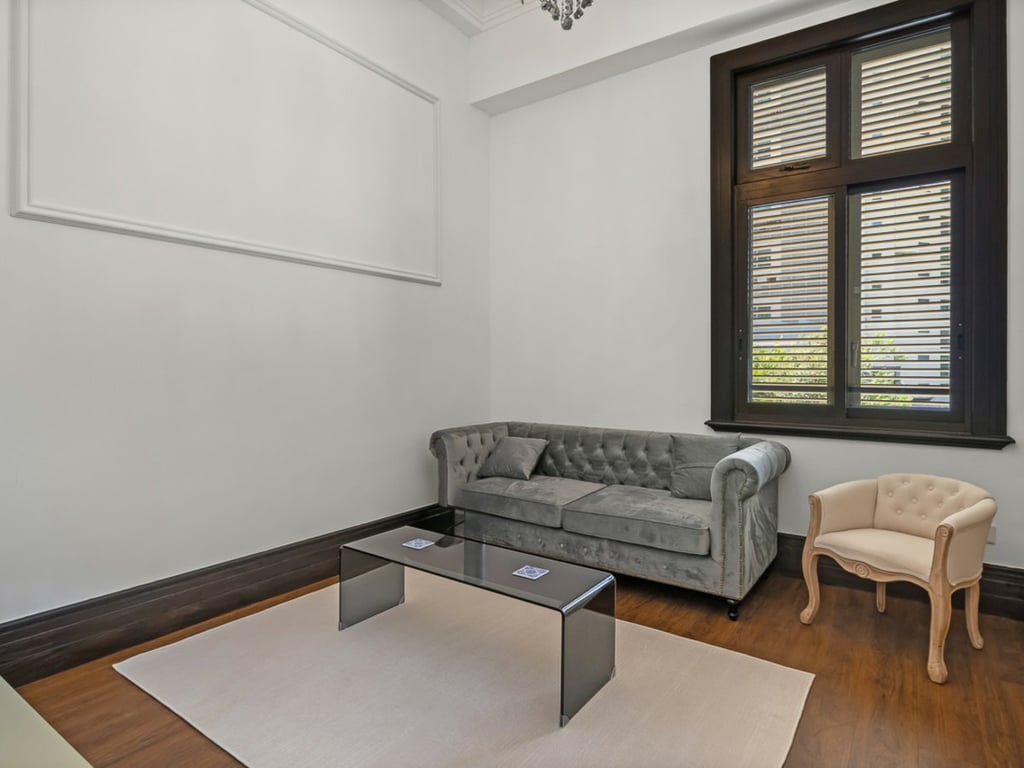 https://img.propertyraptor.com/cdn-cgi/imagedelivery/KD5bF_AFL0JDTbKLWF7z9g/ap8/ap8_001/hornet/prp/img/bc548be6c5c864665934b481387c1cc7.jpg/public