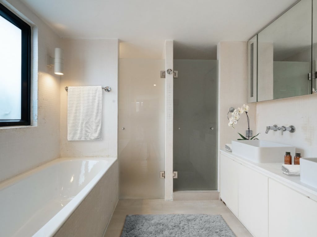 https://img.propertyraptor.com/cdn-cgi/imagedelivery/KD5bF_AFL0JDTbKLWF7z9g/ap8/ap8_001/hornet/prp/img/bc63046c67a042f57ab47abec90173df.jpg/public