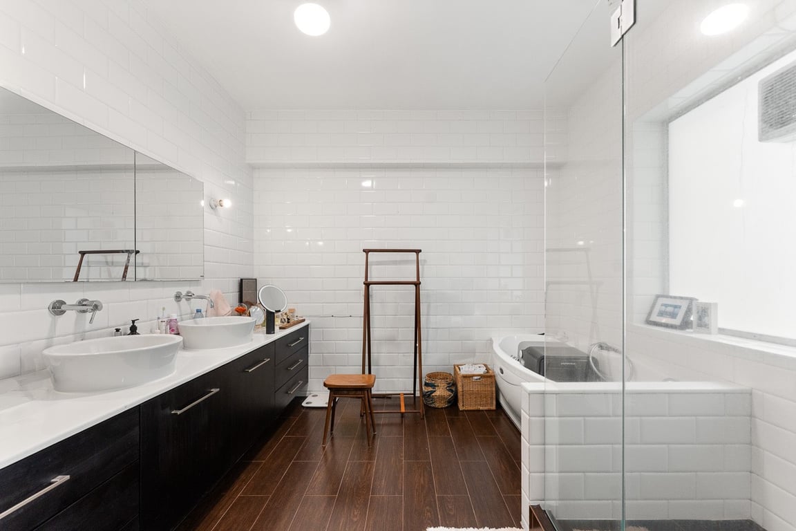 https://img.propertyraptor.com/cdn-cgi/imagedelivery/KD5bF_AFL0JDTbKLWF7z9g/ap8/ap8_001/hornet/prp/img/bc971bbd64bfe55011f2823d40b7860f-wtm.jpg/public
