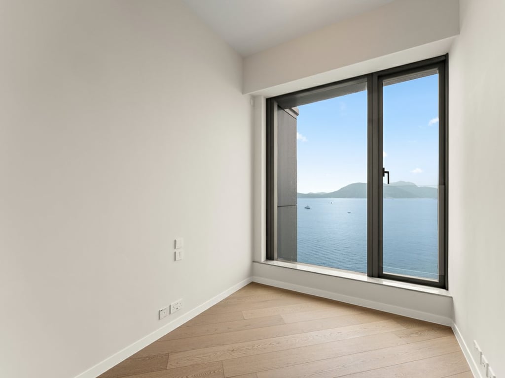 https://img.propertyraptor.com/cdn-cgi/imagedelivery/KD5bF_AFL0JDTbKLWF7z9g/ap8/ap8_001/hornet/prp/img/bcc08652bf47586e107921513c9a34fb.jpg/public