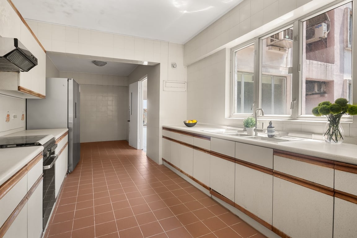 https://img.propertyraptor.com/cdn-cgi/imagedelivery/KD5bF_AFL0JDTbKLWF7z9g/ap8/ap8_001/hornet/prp/img/bcc98d43da343b3b648ca563f8b776d4-wtm.jpg/public