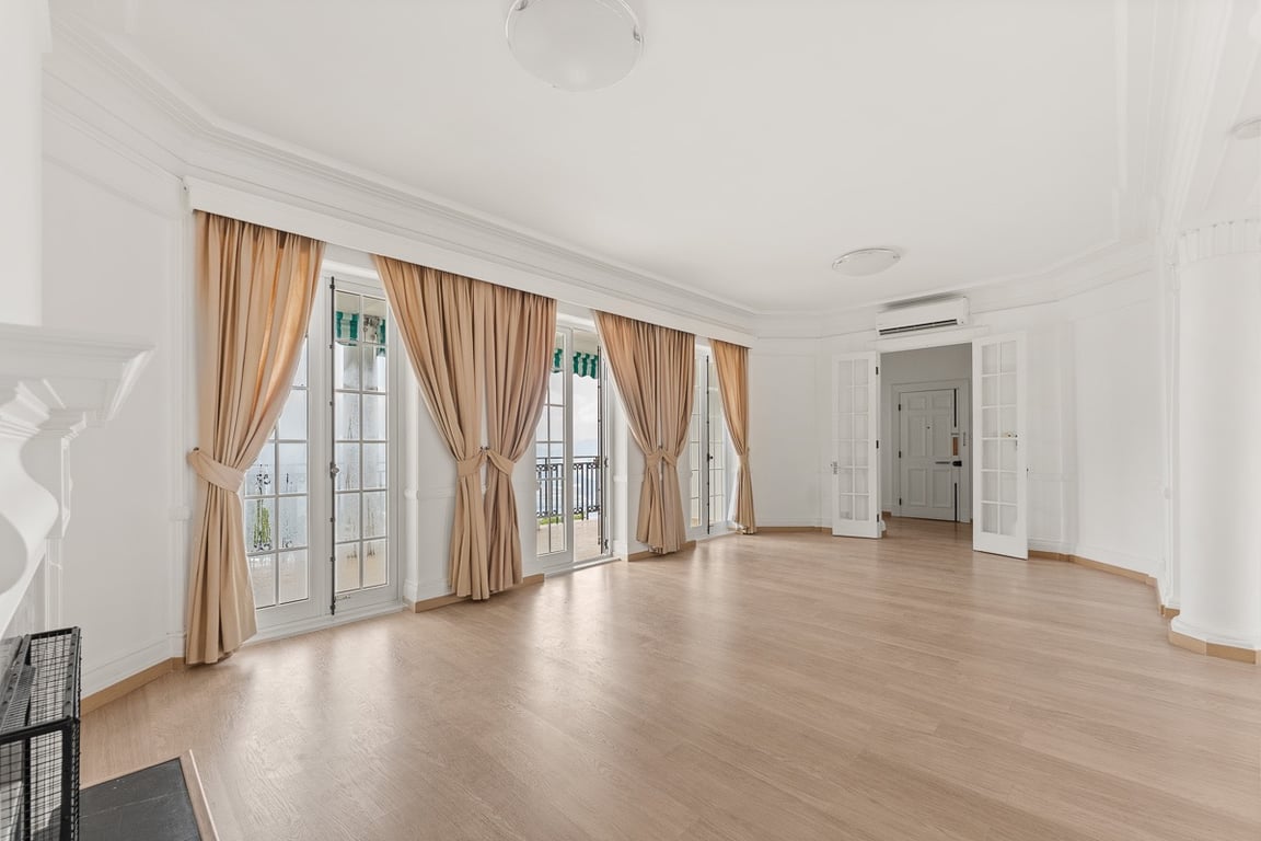 https://img.propertyraptor.com/cdn-cgi/imagedelivery/KD5bF_AFL0JDTbKLWF7z9g/ap8/ap8_001/hornet/prp/img/bcf9d0d75350d1773b7f1636f9aa93c9-wtm.jpg/public