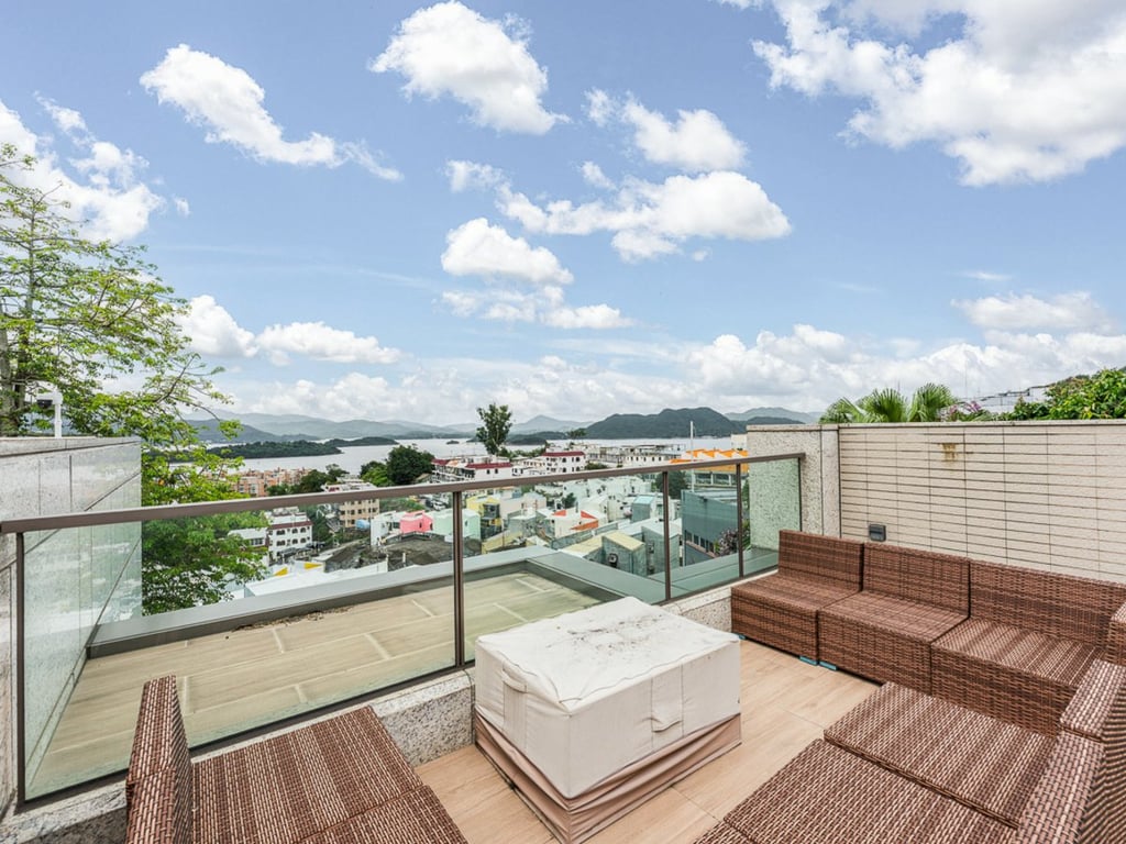 https://img.propertyraptor.com/cdn-cgi/imagedelivery/KD5bF_AFL0JDTbKLWF7z9g/ap8/ap8_001/hornet/prp/img/bd04097c46e3510b4595e4d2240bd372-wtm.jpg/public
