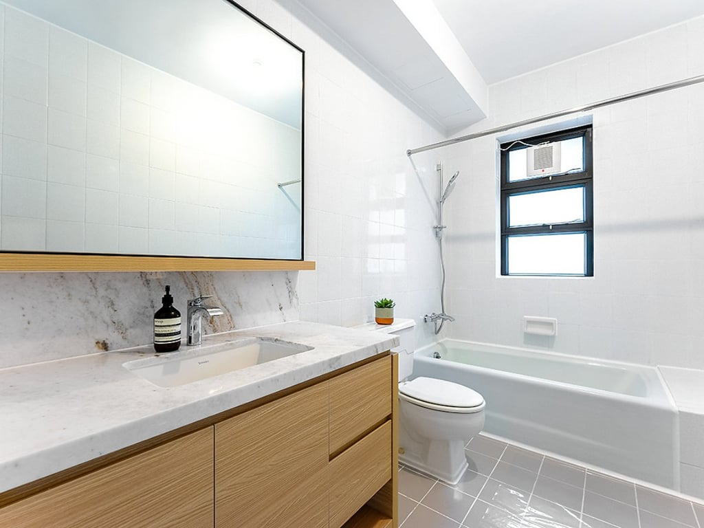 https://img.propertyraptor.com/cdn-cgi/imagedelivery/KD5bF_AFL0JDTbKLWF7z9g/ap8/ap8_001/hornet/prp/img/bd0e48f4e1e280ac2776098aa90f1dbc.jpg/public