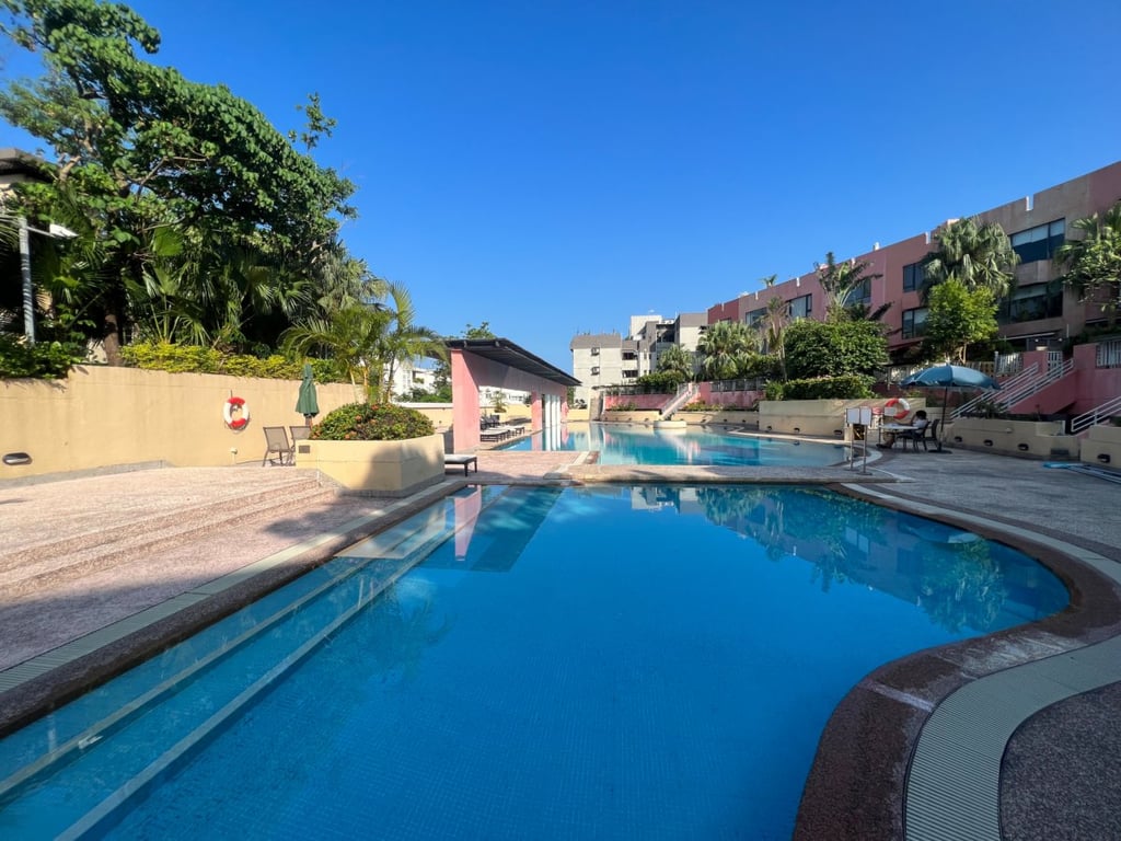 https://img.propertyraptor.com/cdn-cgi/imagedelivery/KD5bF_AFL0JDTbKLWF7z9g/ap8/ap8_001/hornet/prp/img/bd2351413404b83c5746e31bf7faa25a.jpg/public