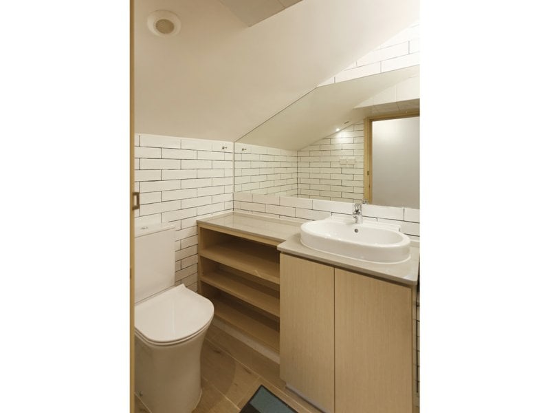 https://img.propertyraptor.com/cdn-cgi/imagedelivery/KD5bF_AFL0JDTbKLWF7z9g/ap8/ap8_001/hornet/prp/img/bd5a9c919fd710e9c5f73f7ff7140931.jpg/public