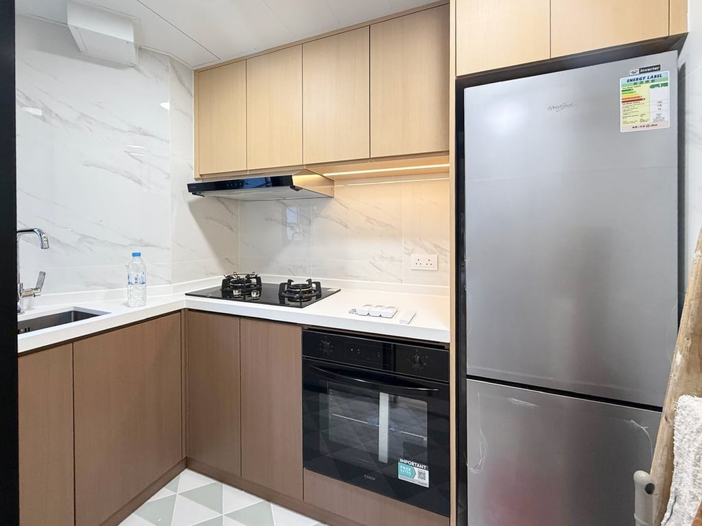 https://img.propertyraptor.com/cdn-cgi/imagedelivery/KD5bF_AFL0JDTbKLWF7z9g/ap8/ap8_001/hornet/prp/img/bd8cd1b2eb9f71b1ea666cd2cdcb8d5e-wtm.jpg/public