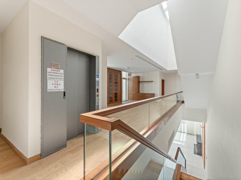 https://img.propertyraptor.com/cdn-cgi/imagedelivery/KD5bF_AFL0JDTbKLWF7z9g/ap8/ap8_001/hornet/prp/img/bd8e10a7ce3f1a23732c00068b1a80e2.jpg/public