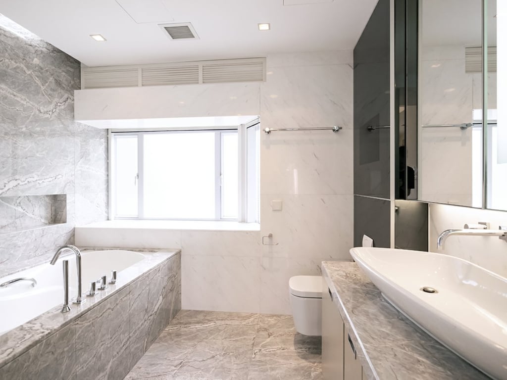 https://img.propertyraptor.com/cdn-cgi/imagedelivery/KD5bF_AFL0JDTbKLWF7z9g/ap8/ap8_001/hornet/prp/img/bd9b406546343137a6ab513611a1bd69.jpg/public