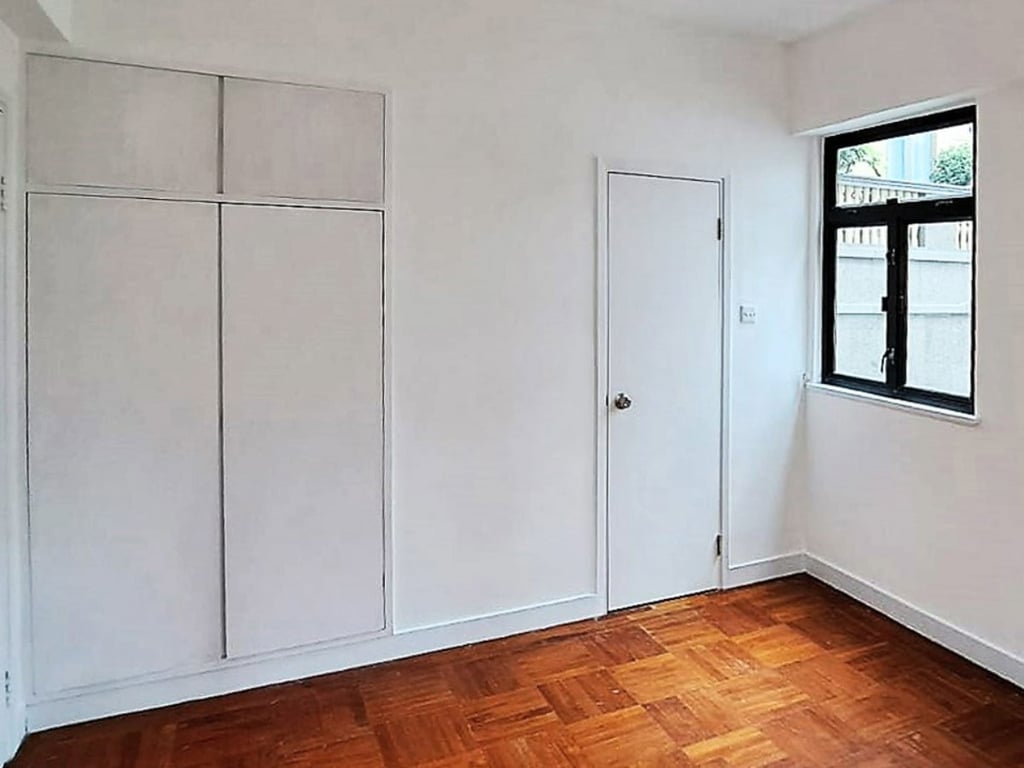https://img.propertyraptor.com/cdn-cgi/imagedelivery/KD5bF_AFL0JDTbKLWF7z9g/ap8/ap8_001/hornet/prp/img/bd9b67548dab4b2ff4731fb3fbc1687f.jpg/public