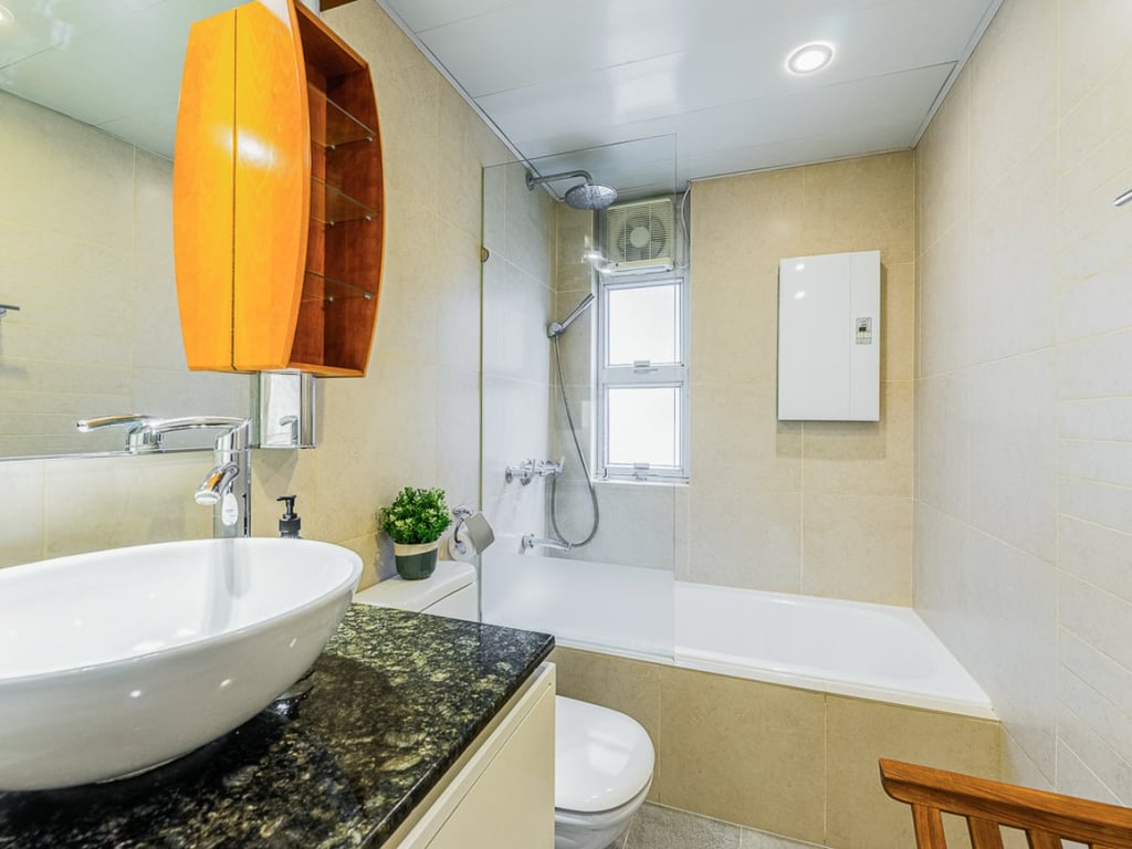 https://img.propertyraptor.com/cdn-cgi/imagedelivery/KD5bF_AFL0JDTbKLWF7z9g/ap8/ap8_001/hornet/prp/img/bda23666046848ceb34511954ee206dc.jpg/public