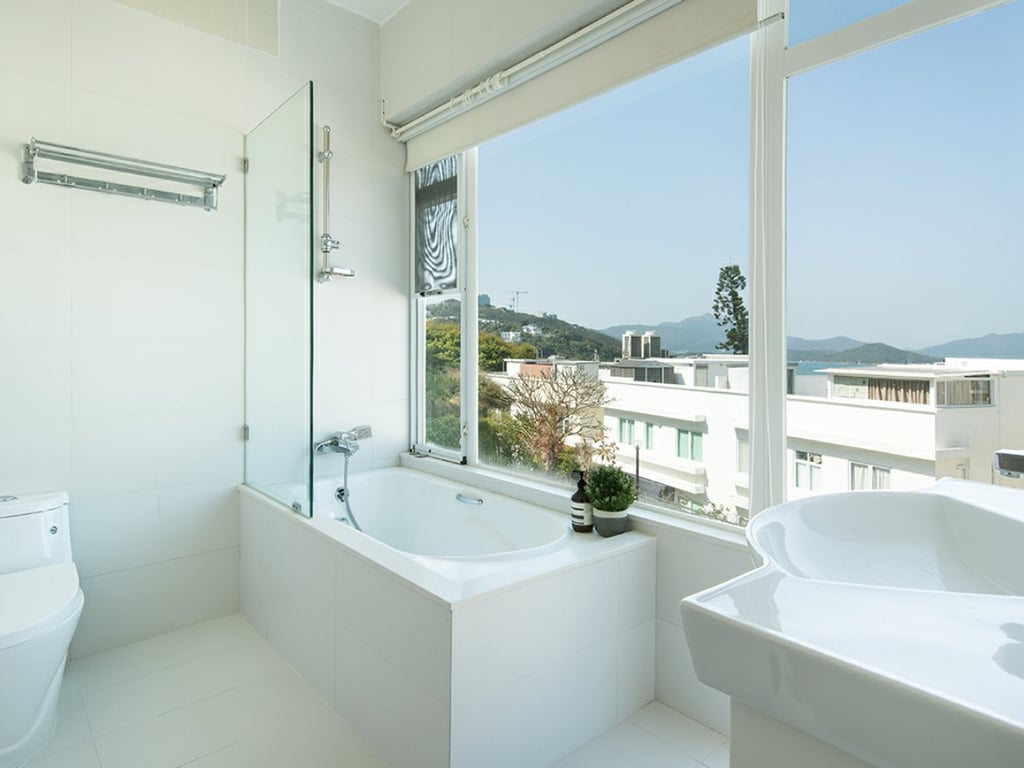 https://img.propertyraptor.com/cdn-cgi/imagedelivery/KD5bF_AFL0JDTbKLWF7z9g/ap8/ap8_001/hornet/prp/img/bda826bc996385e8515d93bc0e4c25e5.jpg/public