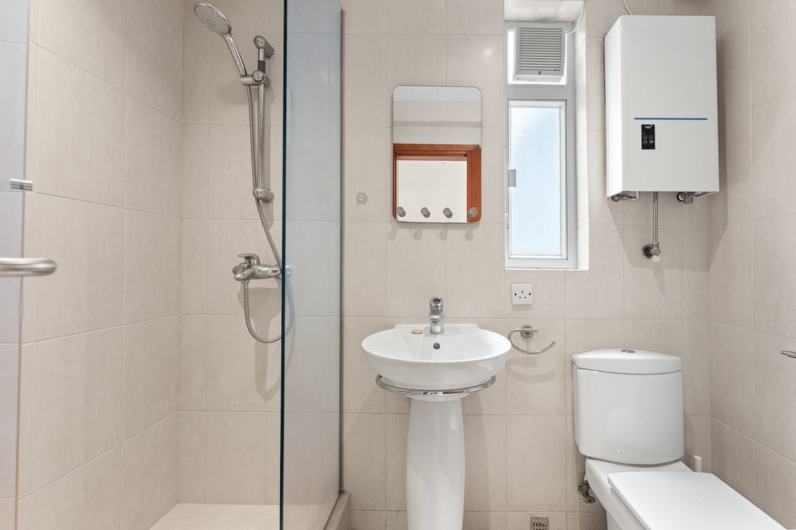 https://img.propertyraptor.com/cdn-cgi/imagedelivery/KD5bF_AFL0JDTbKLWF7z9g/ap8/ap8_001/hornet/prp/img/bdac79e3ae461d66e764630132b9ac13-wtm.jpg/public