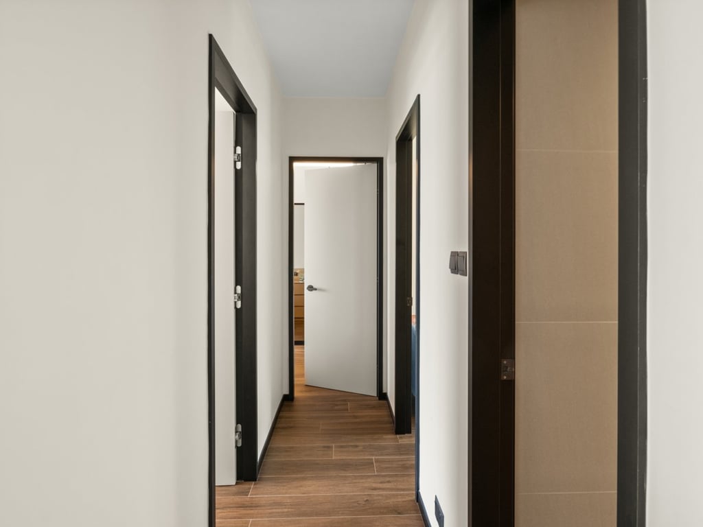 https://img.propertyraptor.com/cdn-cgi/imagedelivery/KD5bF_AFL0JDTbKLWF7z9g/ap8/ap8_001/hornet/prp/img/bdadab566e108a16e976e74f31cc4459.jpg/public