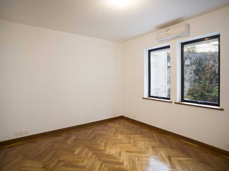 https://img.propertyraptor.com/cdn-cgi/imagedelivery/KD5bF_AFL0JDTbKLWF7z9g/ap8/ap8_001/hornet/prp/img/bdb560db0fc1128d044c096bc9dcbf14.jpg/public