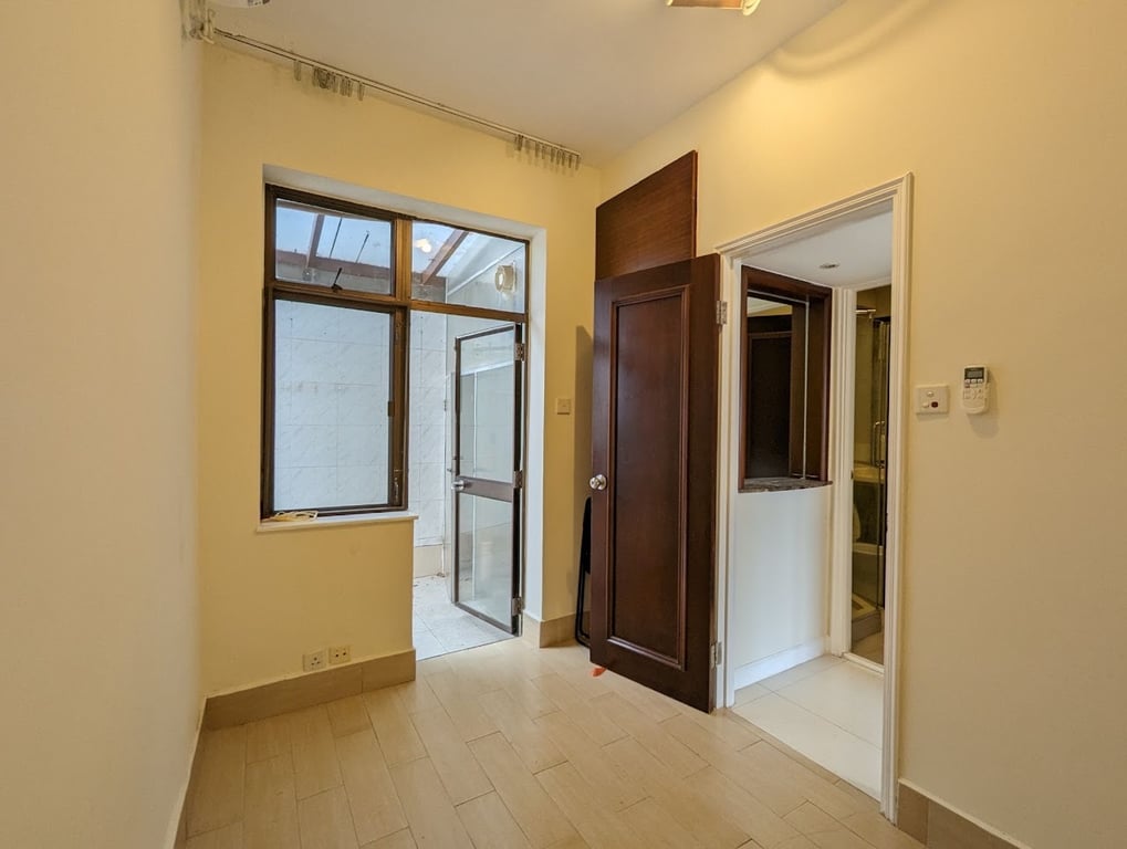 https://img.propertyraptor.com/cdn-cgi/imagedelivery/KD5bF_AFL0JDTbKLWF7z9g/ap8/ap8_001/hornet/prp/img/bdcae8c5a575f536dc8d85d151ec3237-wtm.jpg/public