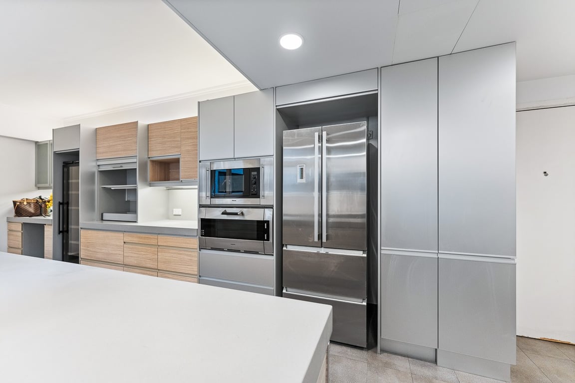 https://img.propertyraptor.com/cdn-cgi/imagedelivery/KD5bF_AFL0JDTbKLWF7z9g/ap8/ap8_001/hornet/prp/img/bdcd5ae91a405693073e563eb0c33aaa-wtm.jpg/public