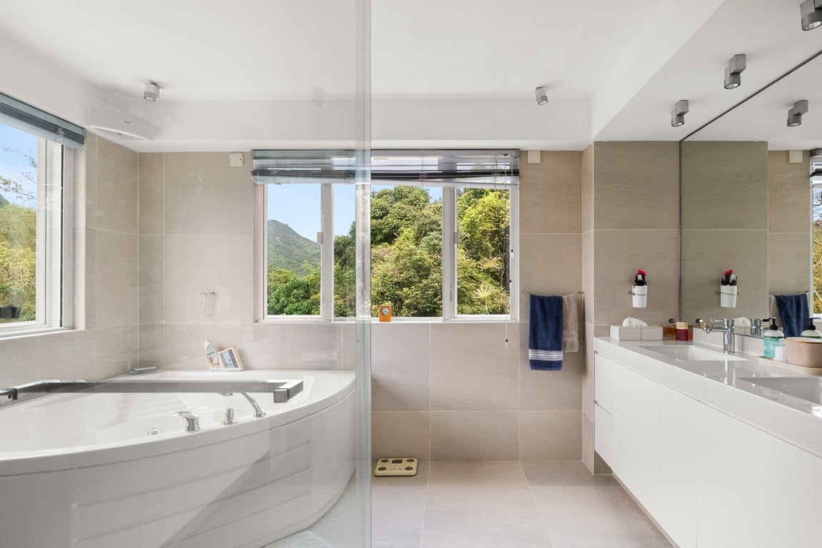 https://img.propertyraptor.com/cdn-cgi/imagedelivery/KD5bF_AFL0JDTbKLWF7z9g/ap8/ap8_001/hornet/prp/img/bde6c9267dd5c155fba701096b8c929b-wtm.jpg/public