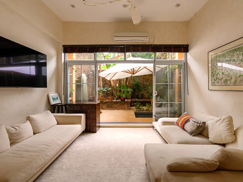 https://img.propertyraptor.com/cdn-cgi/imagedelivery/KD5bF_AFL0JDTbKLWF7z9g/ap8/ap8_001/hornet/prp/img/bdf6d0905ec6c419bff621fccb2d3856.jpg/public