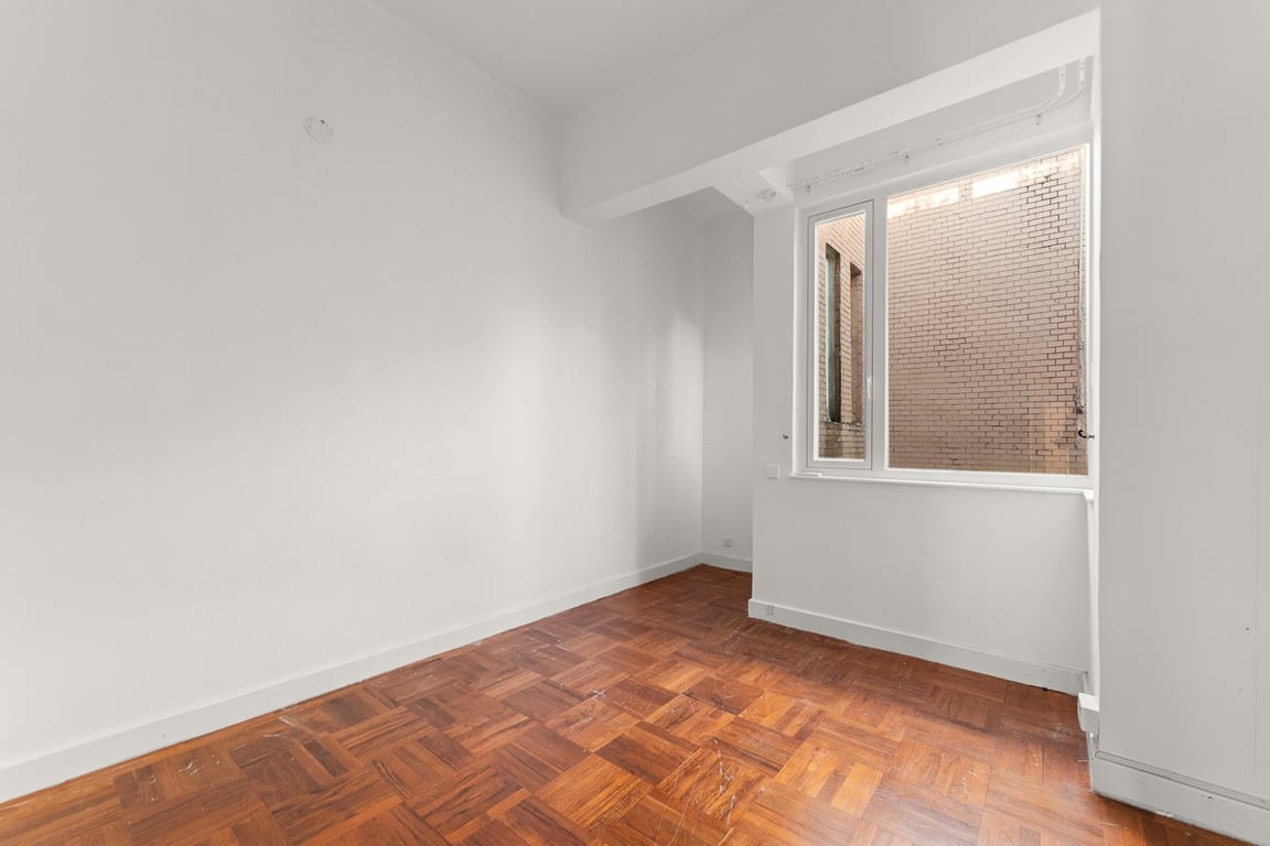 https://img.propertyraptor.com/cdn-cgi/imagedelivery/KD5bF_AFL0JDTbKLWF7z9g/ap8/ap8_001/hornet/prp/img/be12ac422441dae28df08bc3eba55a8f-wtm.jpg/public