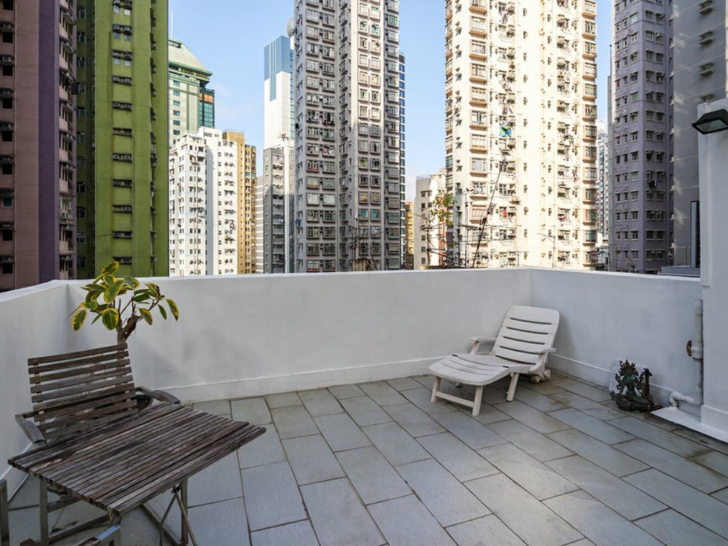 https://img.propertyraptor.com/cdn-cgi/imagedelivery/KD5bF_AFL0JDTbKLWF7z9g/ap8/ap8_001/hornet/prp/img/be1cb0dbcf6896fd563c92d65791bd32.jpg/public