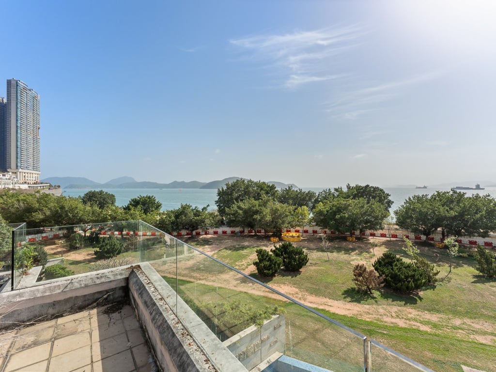 https://img.propertyraptor.com/cdn-cgi/imagedelivery/KD5bF_AFL0JDTbKLWF7z9g/ap8/ap8_001/hornet/prp/img/be33313be2d9f4cfb0d424055e0bb577.jpg/public