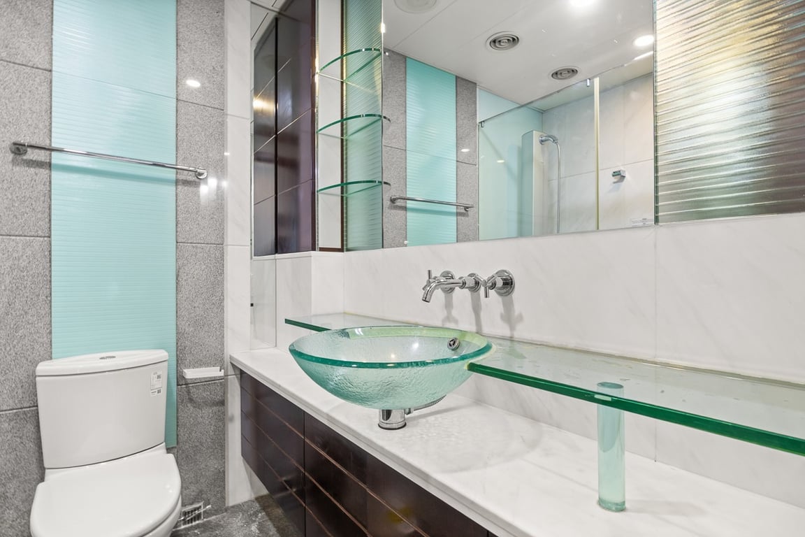 https://img.propertyraptor.com/cdn-cgi/imagedelivery/KD5bF_AFL0JDTbKLWF7z9g/ap8/ap8_001/hornet/prp/img/be33acd3c9866b72cca15ec385849d0d-wtm.jpg/public