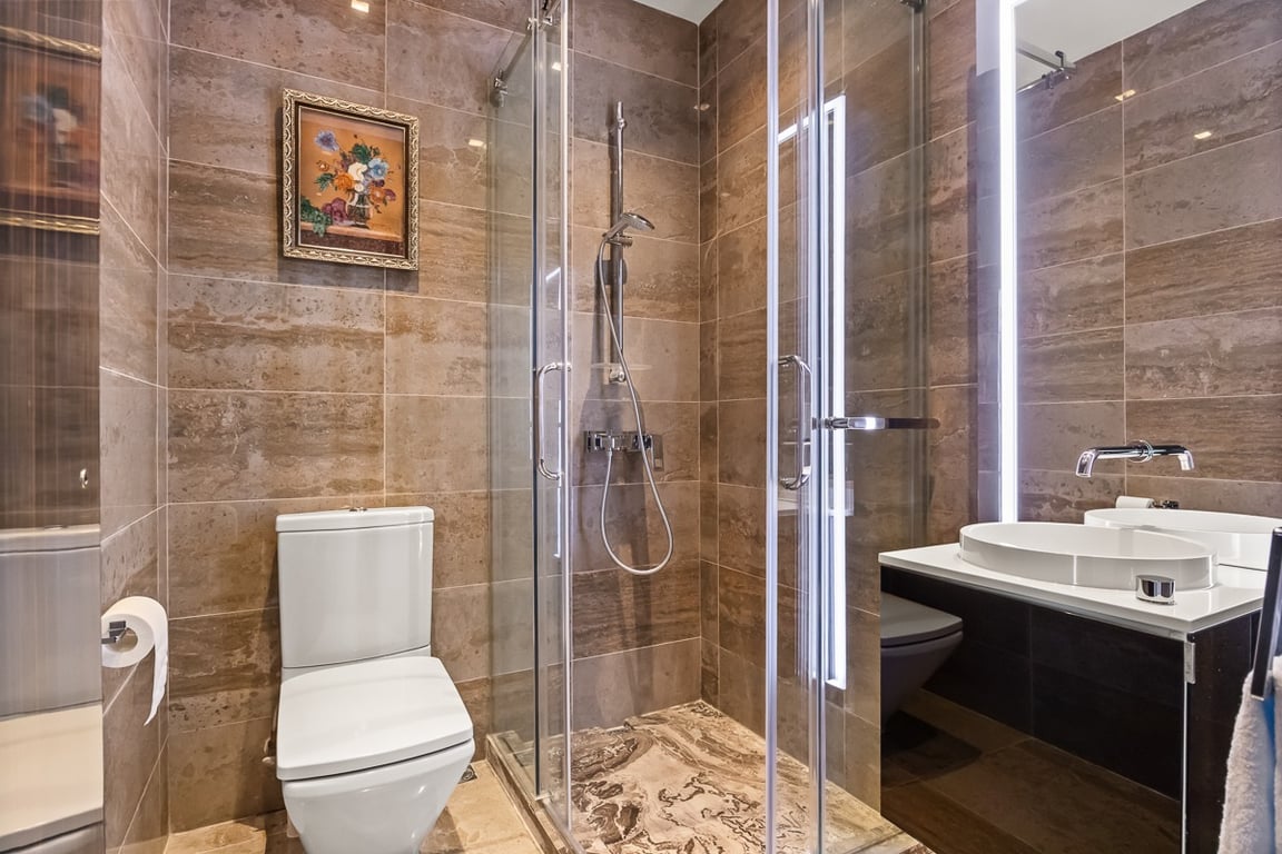 https://img.propertyraptor.com/cdn-cgi/imagedelivery/KD5bF_AFL0JDTbKLWF7z9g/ap8/ap8_001/hornet/prp/img/be66143bbb0a279a7ad658f948488c64-wtm.jpg/public
