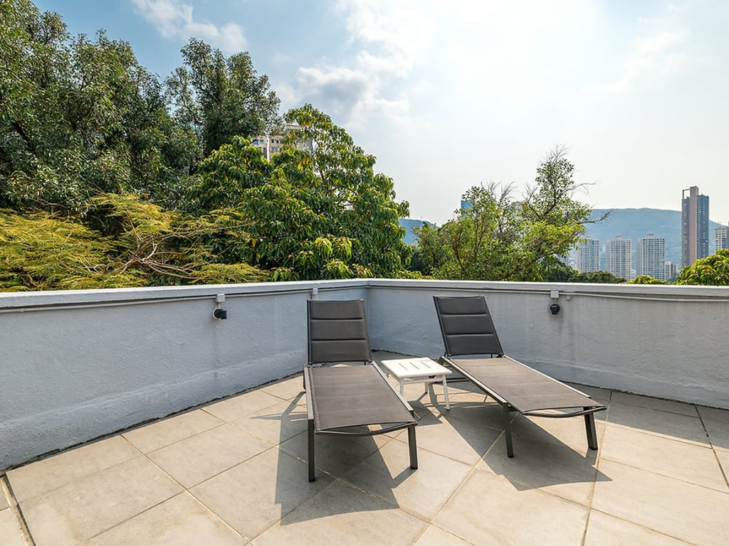 https://img.propertyraptor.com/cdn-cgi/imagedelivery/KD5bF_AFL0JDTbKLWF7z9g/ap8/ap8_001/hornet/prp/img/be9759ef3f85faf069c62d027c98cb3e.jpg/public