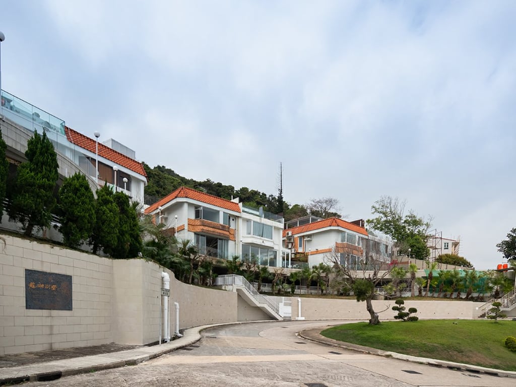 https://img.propertyraptor.com/cdn-cgi/imagedelivery/KD5bF_AFL0JDTbKLWF7z9g/ap8/ap8_001/hornet/prp/img/bea8c05066faddef4f1b69e9f8b871f1.jpg/public