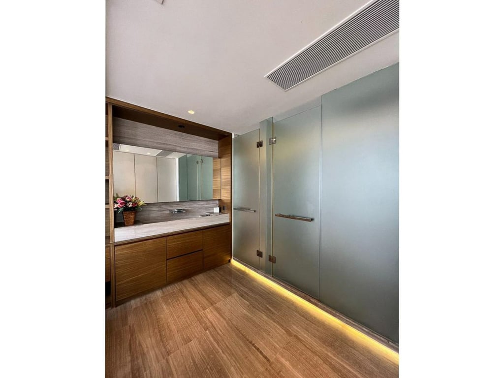 https://img.propertyraptor.com/cdn-cgi/imagedelivery/KD5bF_AFL0JDTbKLWF7z9g/ap8/ap8_001/hornet/prp/img/bead09f427b2517d41d13c6e4bacbbc5.jpg/public